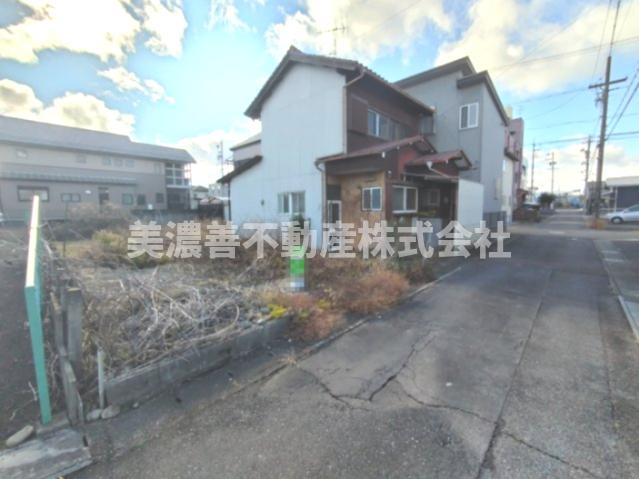 ６６３６３　岐阜市西川手8丁目土地の前面道路含む現地写真