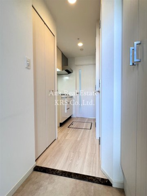 【玄関】 | シャローズワン立売堀 | 玄関部分です！天井高のシューズボックス付きです！