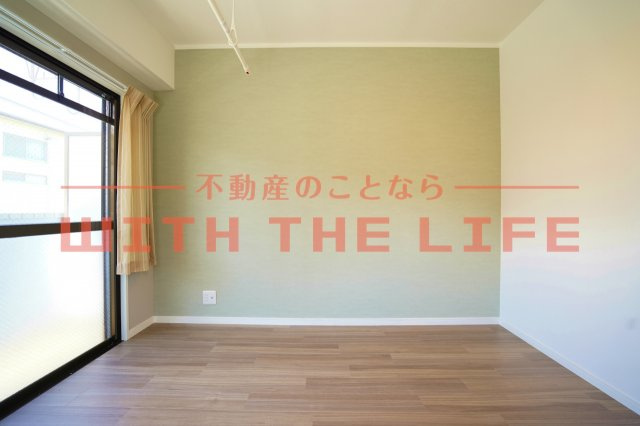高田ビル【キャッシュバック対象物件】の洋室|ゆったりした洋室です