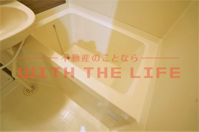 高田ビル【キャッシュバック対象物件】の浴室|コンパクトで使いやすいお風呂です