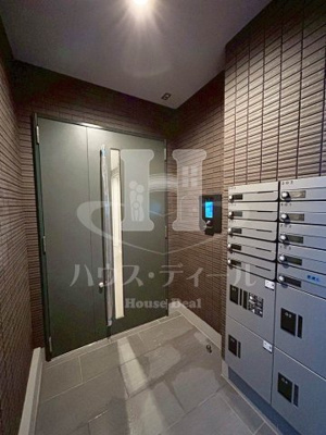 【エントランス】 | Casa Lucida | 落ち着いたエントランスです