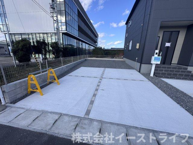 【新築戸建】　いわき市勿来町関田西1丁目第1　長期優良住宅の駐車場|同社施工写真　舗装されたカースペースです。