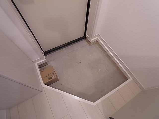 神戸市長田区戸崎通２丁目のアパートの玄関