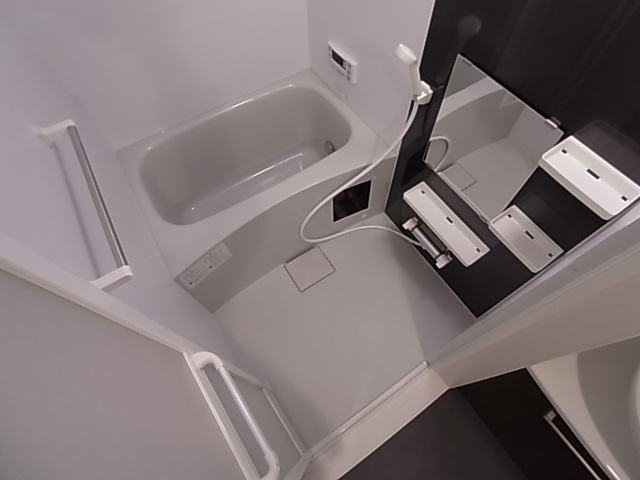 神戸市長田区戸崎通２丁目のアパートの浴室