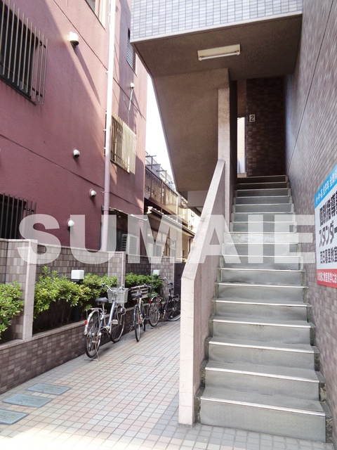 小宮ビルのエントランス|建物入口です☆