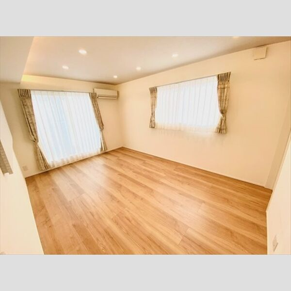 太子２丁目戸建の洋室