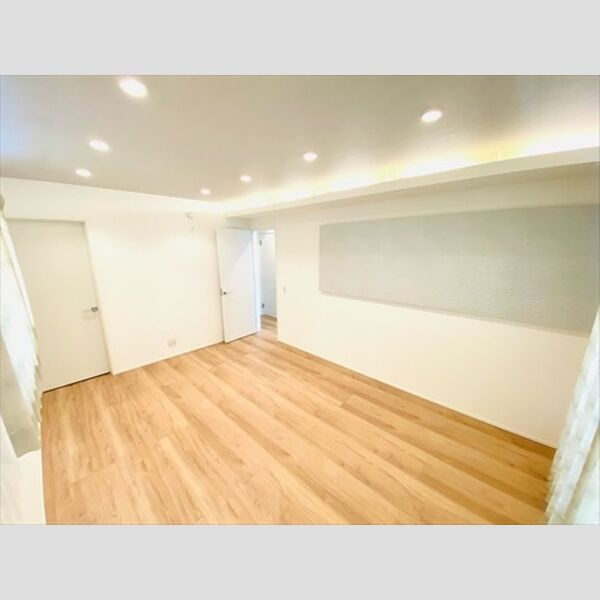 太子２丁目戸建の洋室