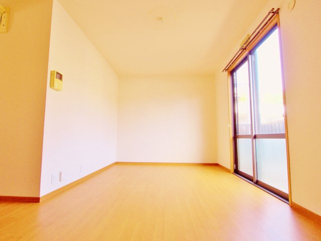 サンビレッジ府中B棟の居間・リビング