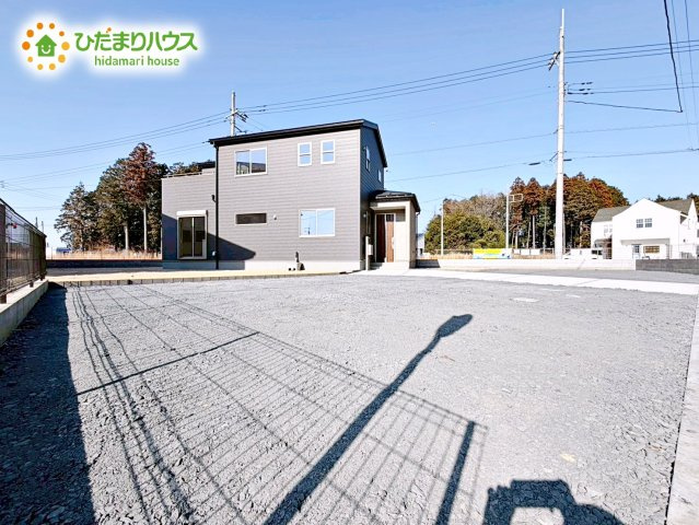 【駐車場】 | 水戸内原町第12　新築戸建　1号棟 | ゆったりとしたカースペースで、ファミリーカーや軽自動車もラクラク駐車出来ますね♪