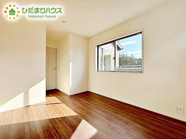 【洋室】 | 水戸内原町第12　新築戸建　1号棟 | 室内には収納スペースもあり、衣類や小物類をたっぷり収納可能。お部屋をより広くお使いいただけます。