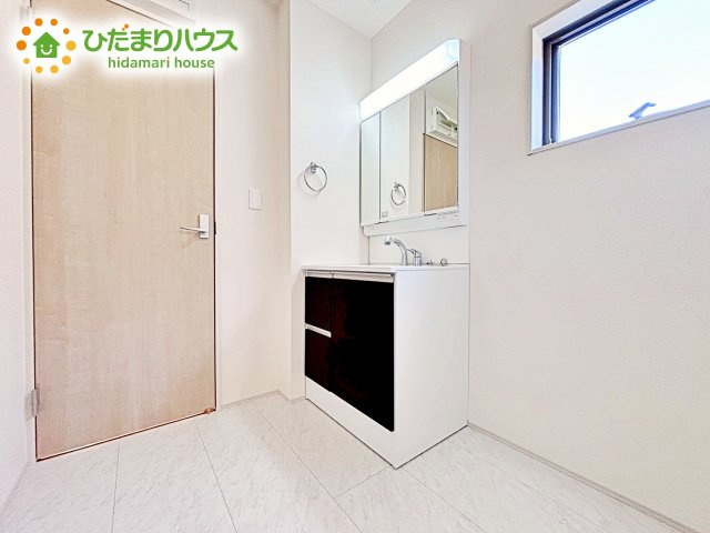 【独立洗面台】 | 水戸内原町第12　新築戸建　3号棟 | シンプルなデザインで明るく、使いやすい洗面所は、収納もたっぷり！清潔感もあり毎日の準備が気持ちよくできる空間になります。