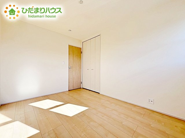 【洋室】 | 水戸内原町第12　新築戸建　3号棟 | お日様の光とさわやかな風をたっぷりとりこめます。室内はいつも明るい印象なので気持ちの良い朝を迎えられます。毎日の生活も明るくなりそうです。　　