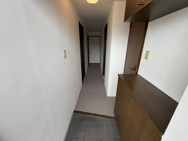 シャルマンフジ岩出弐番館の玄関