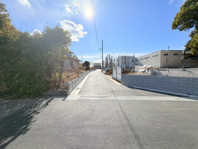 川越市下小坂　新築分譲　「川越駅」バス19分　敷地63坪　【名細小学区】の前面道路含む現地写真