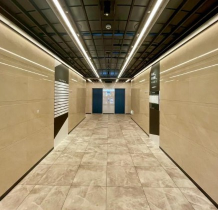 難波御堂筋ウエストのエントランス