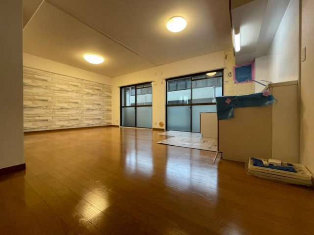 第一永和レジデンスの居間・リビング