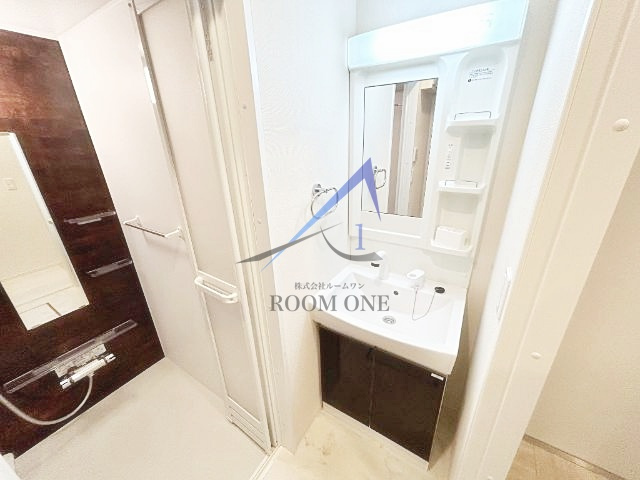 Ｆ−ＢＡＳＥ  Ｅａｓｔ　Ⅱの洗面所|独立洗面台です。