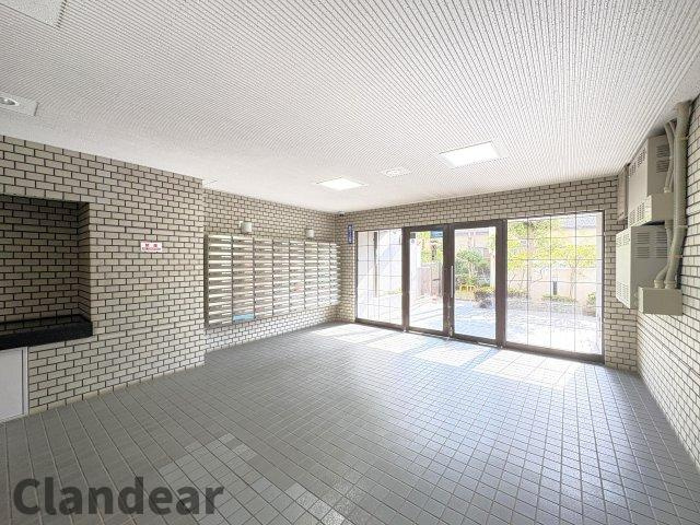 ソフトタウン綾瀬のロビー|ドキドキの新生活も、安心してスタート。ぴったりの住まいを見つけませんか？クランディアが一緒に住まい選びをサポートします‼　まずは、お気軽にお問合せください　＃クランディア