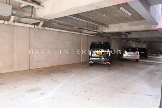 ロアジール浦安の駐車場