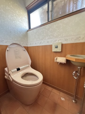 キッチン・トイレリフォーム×オール電化　♪6LDKでゆとりのある暮らしを！のトイレ