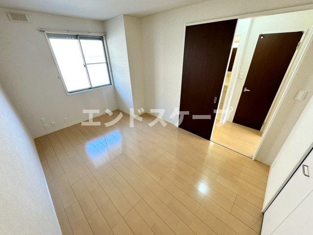 ピアーチェ・ヴォーレの居間・リビング|高崎、前橋、伊勢崎エリアのお部屋探しはエンドスケープまで！お客様の理想お聞かせ下さい♪