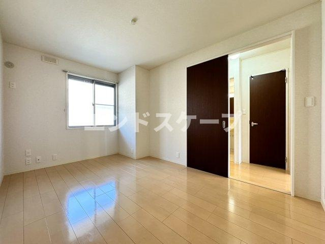 ピアーチェ・ヴォーレの居間・リビング|高崎、前橋、伊勢崎エリアのお部屋探しはエンドスケープまで！お客様の理想お聞かせ下さい♪