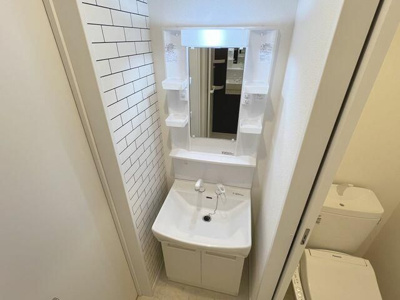 【洗面所】 | ＬＵＸＩＳ清瀬 | 明るい洗面所です
