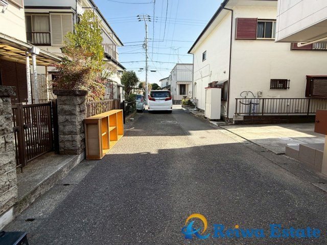 売地　茅ヶ崎市萩園の前面道路含む現地写真