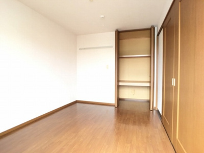 【洋室】 | アンバサダーヒルズ Ｂ | 南洋室・収納