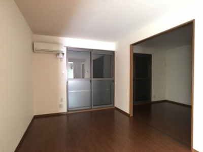 【居間・リビング】 | アンバサダーヒルズ Ｂ | シャッター雨戸