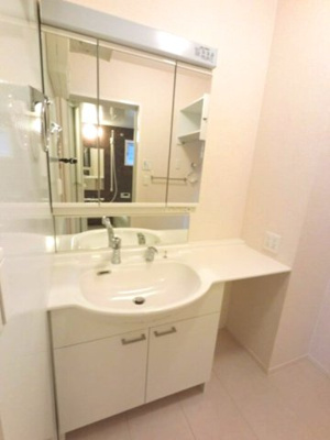 【洗面所】 | ツインコート簗瀬 | カウンター付き洗面化粧台