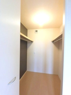 【収納】 | ツインコート簗瀬 | 二階6帖洋室 ウォークインクローゼット