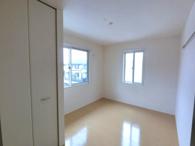 【洋室】 | ツインコート簗瀬 | 二階５．５帖 収納付き