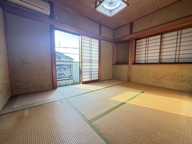 ◆２面バルコニーのため陽当り・通風良好◆全居室＆屋根裏収納あり◆城陽市市辺上芦原の和室|和室