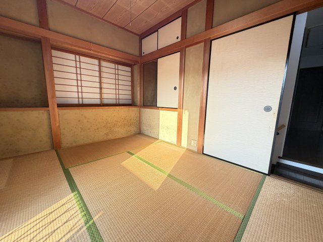 ◆２面バルコニーのため陽当り・通風良好◆全居室＆屋根裏収納あり◆城陽市市辺上芦原の和室|和室