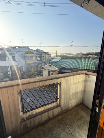 ◆２面バルコニーのため陽当り・通風良好◆全居室＆屋根裏収納あり◆城陽市市辺上芦原のバルコニー|西側バルコニー