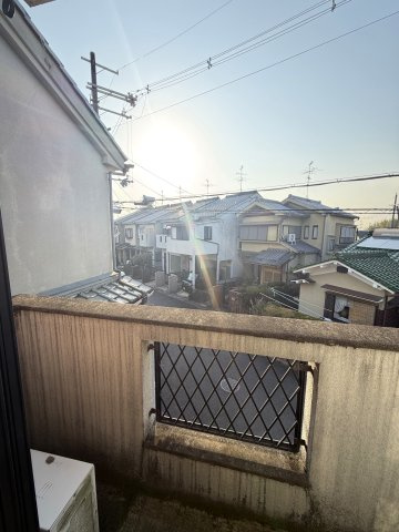 ◆２面バルコニーのため陽当り・通風良好◆全居室＆屋根裏収納あり◆城陽市市辺上芦原のバルコニー|西側バルコニー