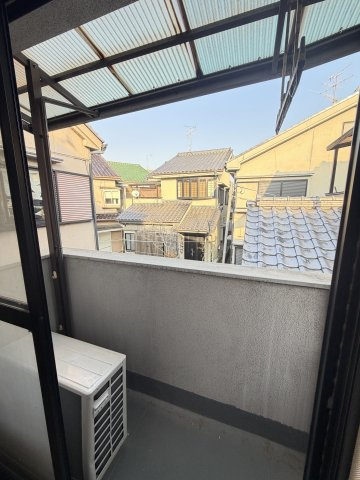 ◆２面バルコニーのため陽当り・通風良好◆全居室＆屋根裏収納あり◆城陽市市辺上芦原のバルコニー|東側バルコニー