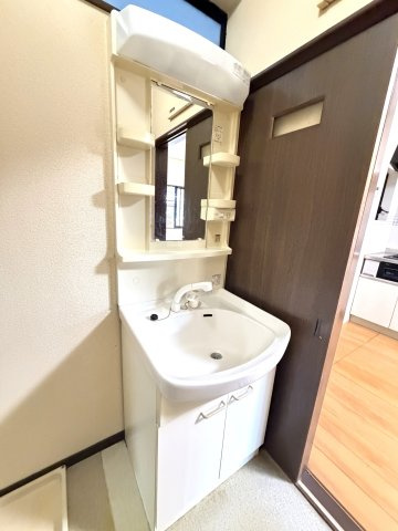 ◆２面バルコニーのため陽当り・通風良好◆全居室＆屋根裏収納あり◆城陽市市辺上芦原の独立洗面台|洗面化粧台