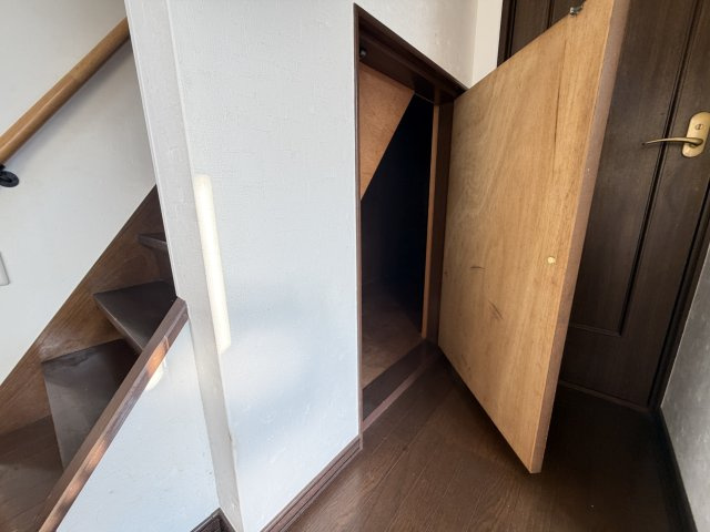 ◆２面バルコニーのため陽当り・通風良好◆全居室＆屋根裏収納あり◆城陽市市辺上芦原の収納|納戸