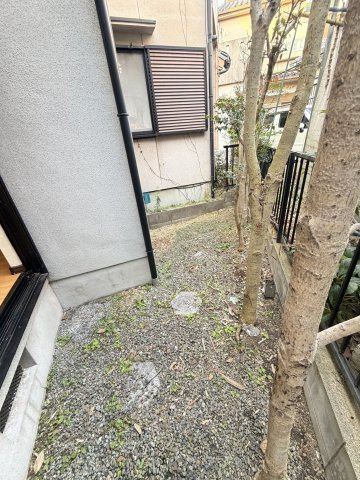 ◆２面バルコニーのため陽当り・通風良好◆全居室＆屋根裏収納あり◆城陽市市辺上芦原の庭|庭