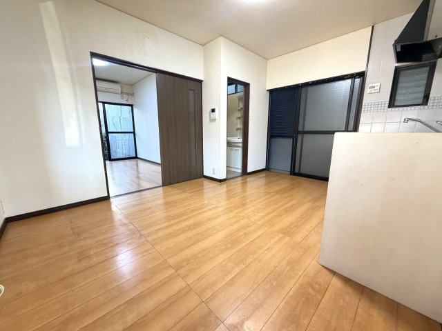 ◆２面バルコニーのため陽当り・通風良好◆全居室＆屋根裏収納あり◆城陽市市辺上芦原のキッチン|ダイニングキッチン