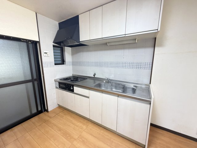 ◆２面バルコニーのため陽当り・通風良好◆全居室＆屋根裏収納あり◆城陽市市辺上芦原のキッチン|キッチン