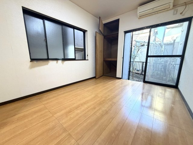 ◆２面バルコニーのため陽当り・通風良好◆全居室＆屋根裏収納あり◆城陽市市辺上芦原の洋室|洋室