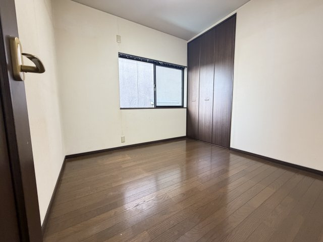 ◆２面バルコニーのため陽当り・通風良好◆全居室＆屋根裏収納あり◆城陽市市辺上芦原の洋室|洋室