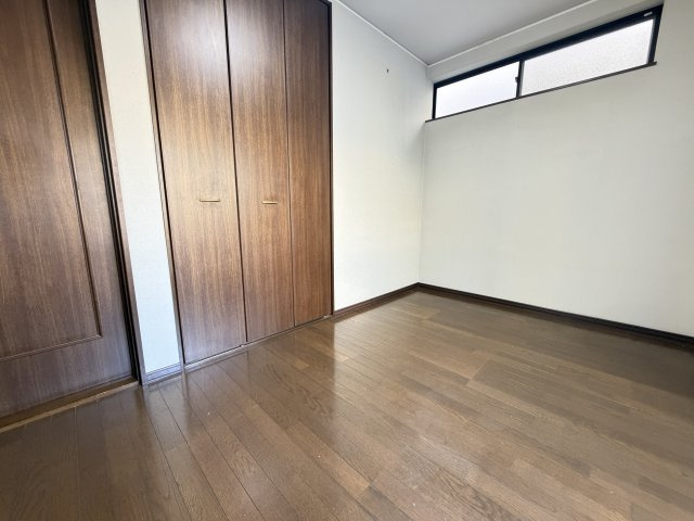 ◆２面バルコニーのため陽当り・通風良好◆全居室＆屋根裏収納あり◆城陽市市辺上芦原の洋室|洋室