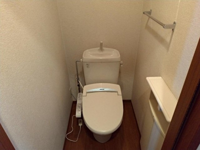 【トイレ】 | メゾン･ド･クロシェット Ａ | 温水洗浄暖房便座のトイレ