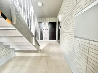 【ロビー】 | エストパル | 共用階段