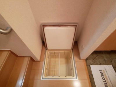 【玄関】 | プロムナードさくら Ｅ | 玄関・床下収納