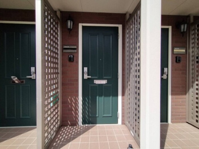 【玄関】 | プロムナードさくら Ｅ | 玄関前